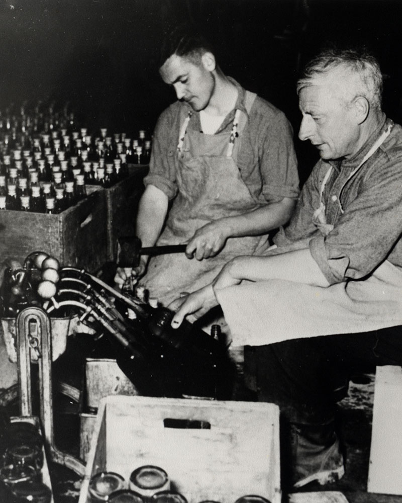 Brothers John Cuttance & Basil Newman-Watt bottling