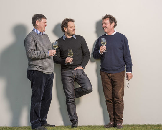 A modern photo of the Giesen brothers with wine glasses